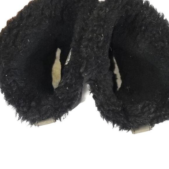 UGG Becket Leather Boots - Picture 11 of 13